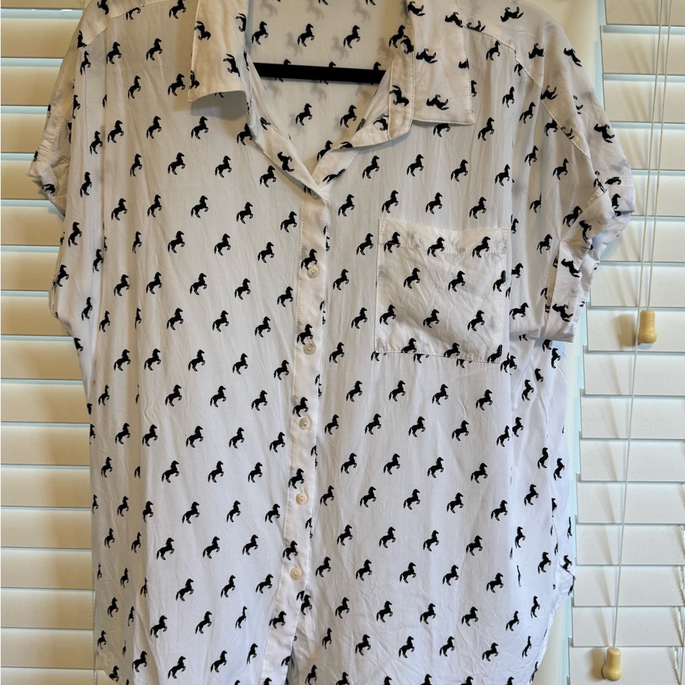 Jane + Delancey White Button-Up Shirt with Black Horse Print – Size XL